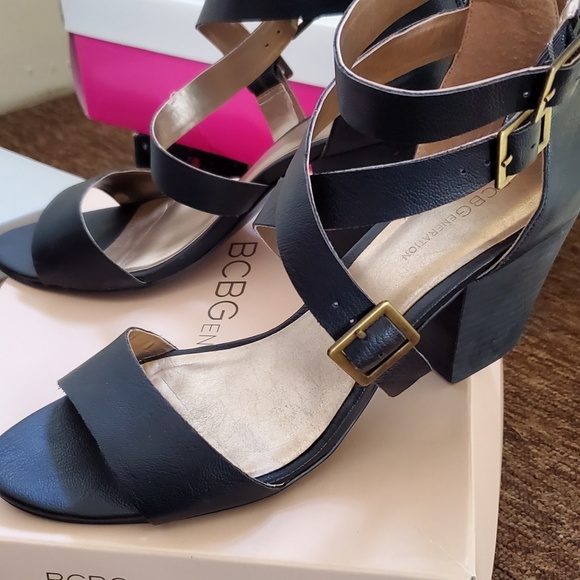 Black sandal - Picture 1 of 2